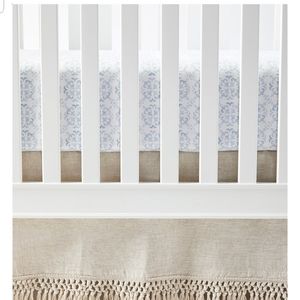 Fitted crib sheet